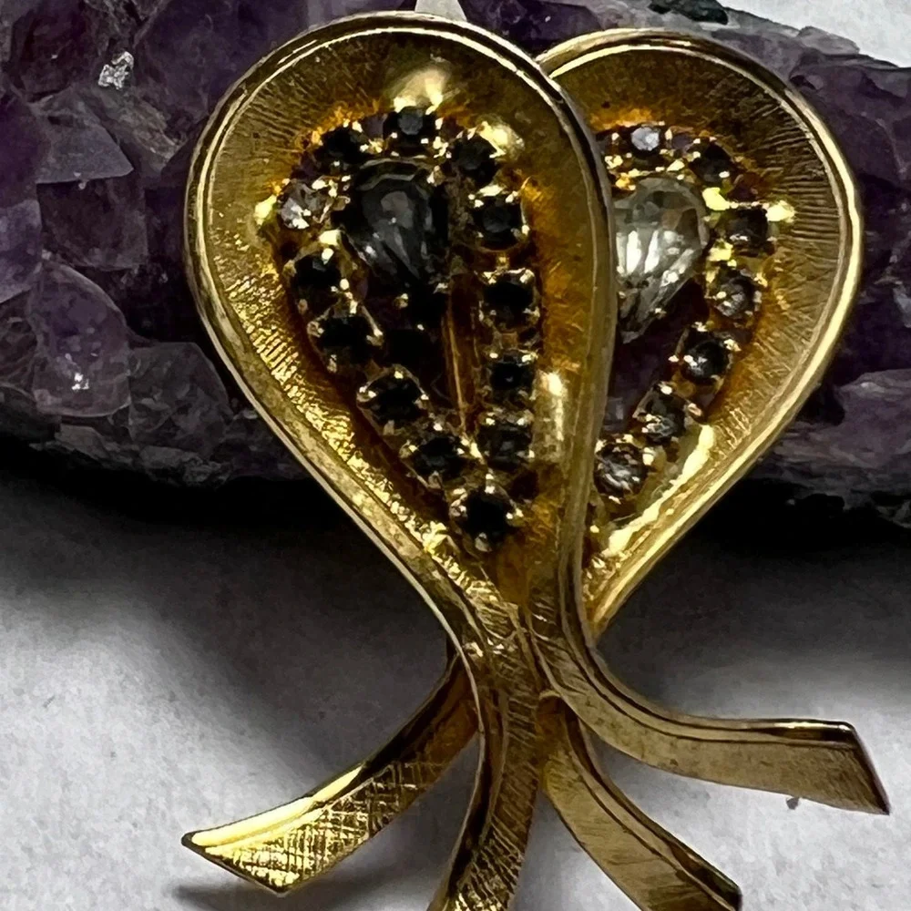 Vintage Gold Tone Heart Rhinestone Brooch Pin Dangle Rhinestones Statement